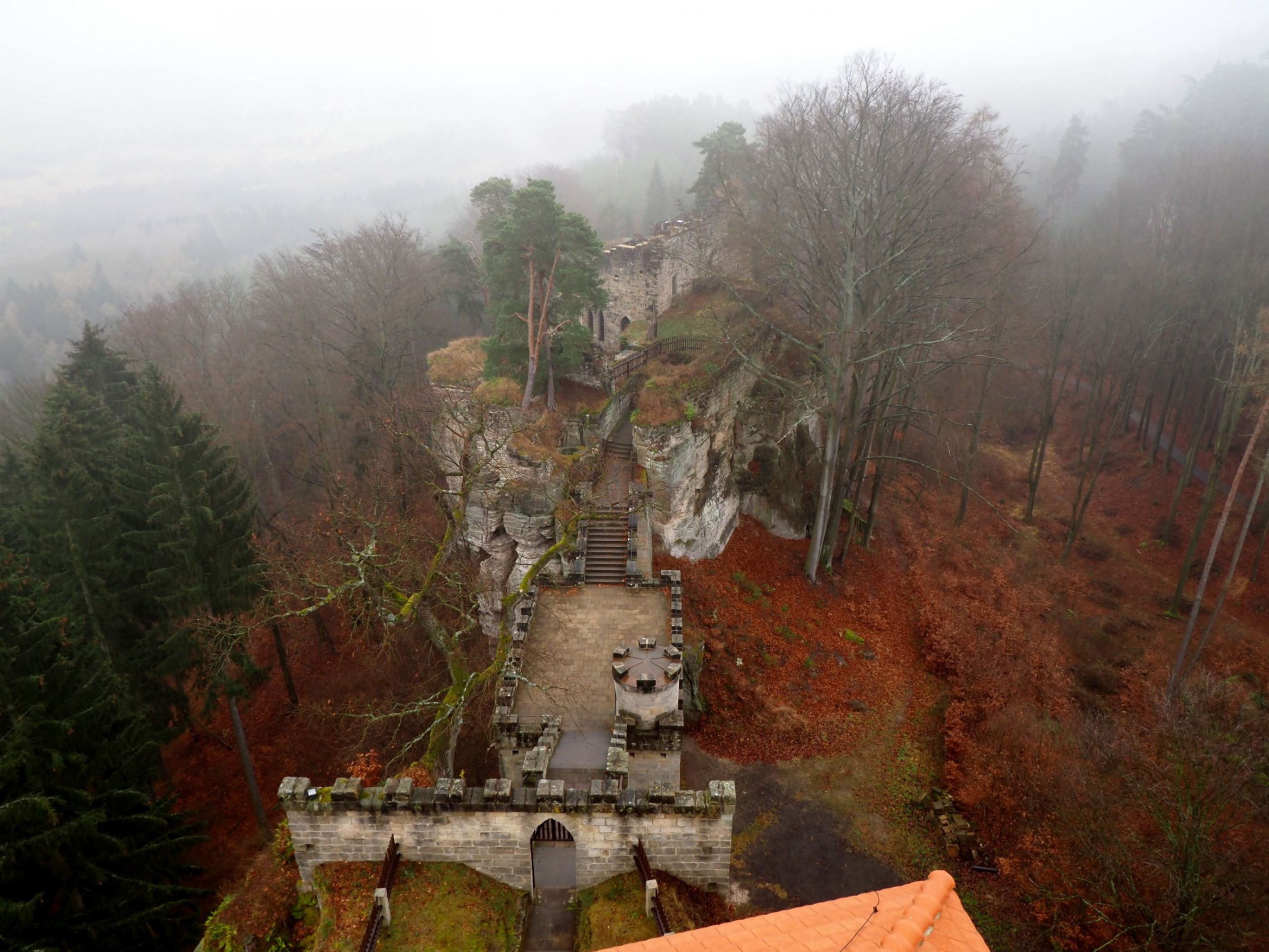 Podzimní hrad Valdštejn.