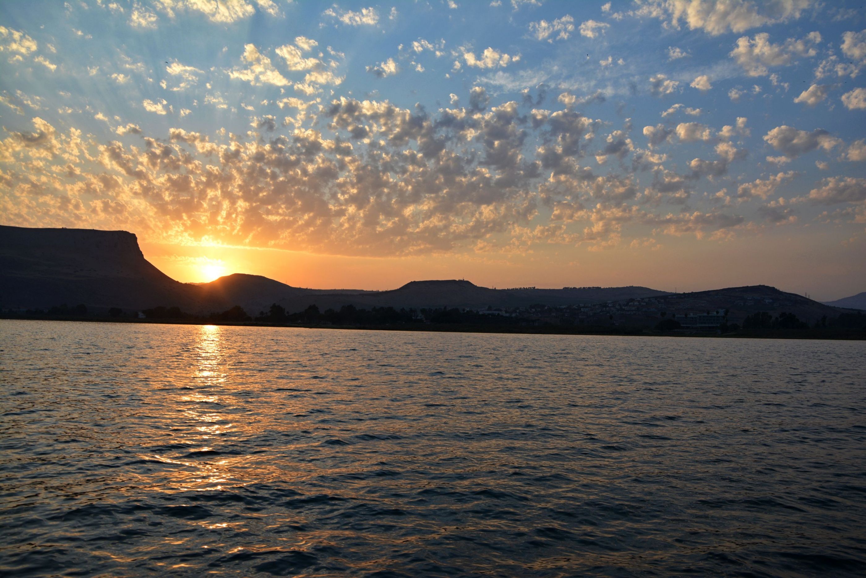 Zapad slunce na galilejském moři.