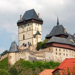 nějaký hrad u Karlštejna