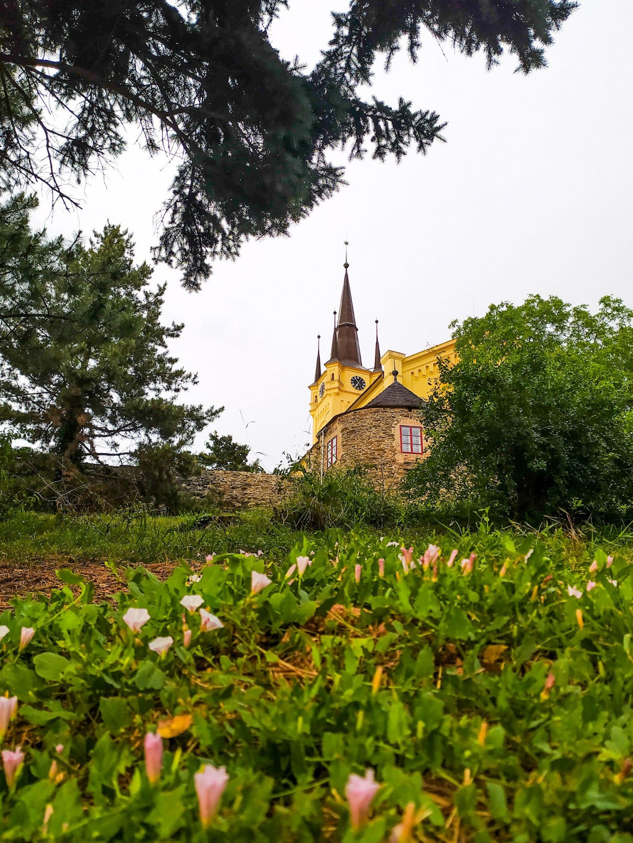 Evangelický kostel s městskými hradbami