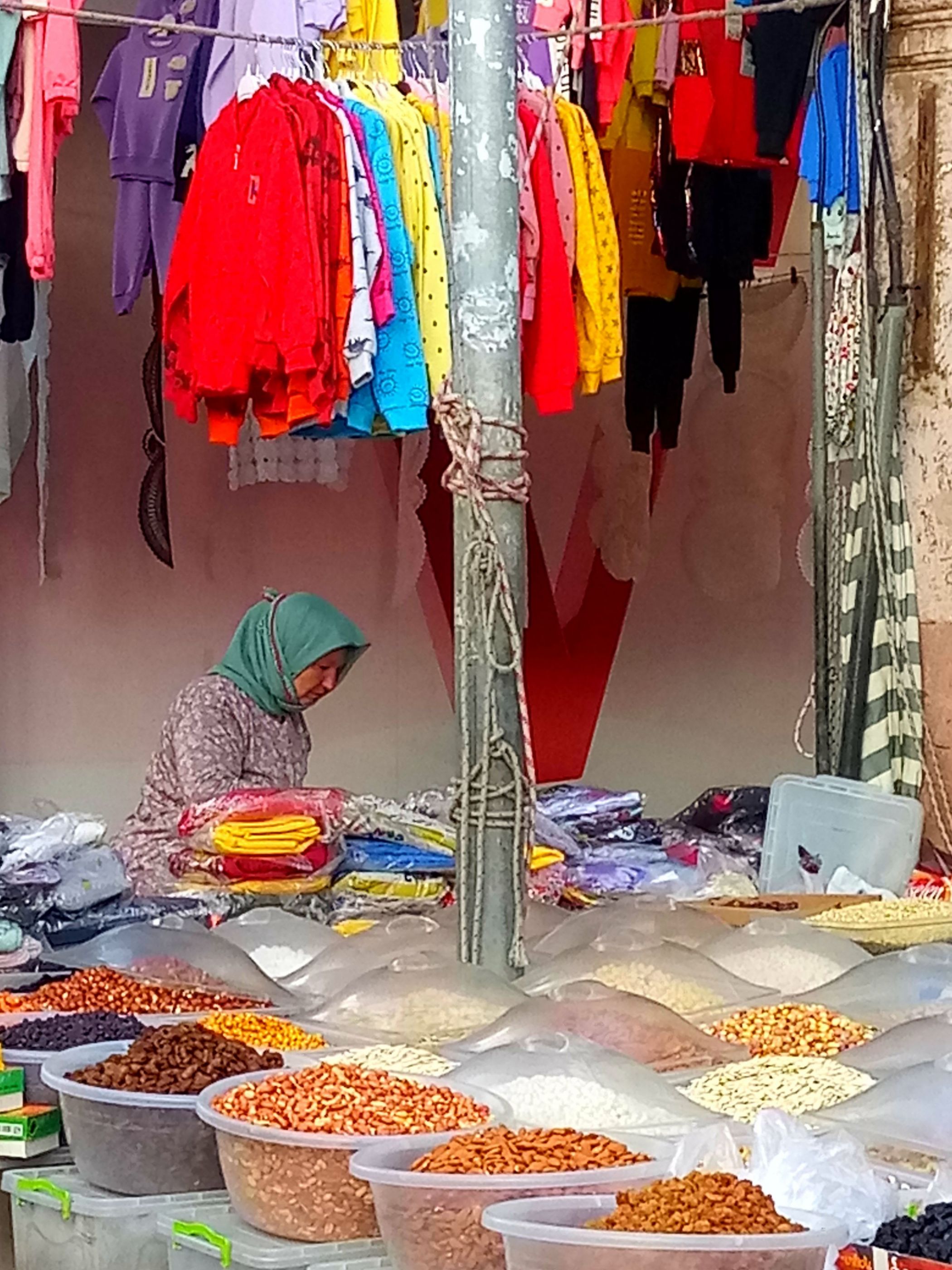 Peasant women in the market