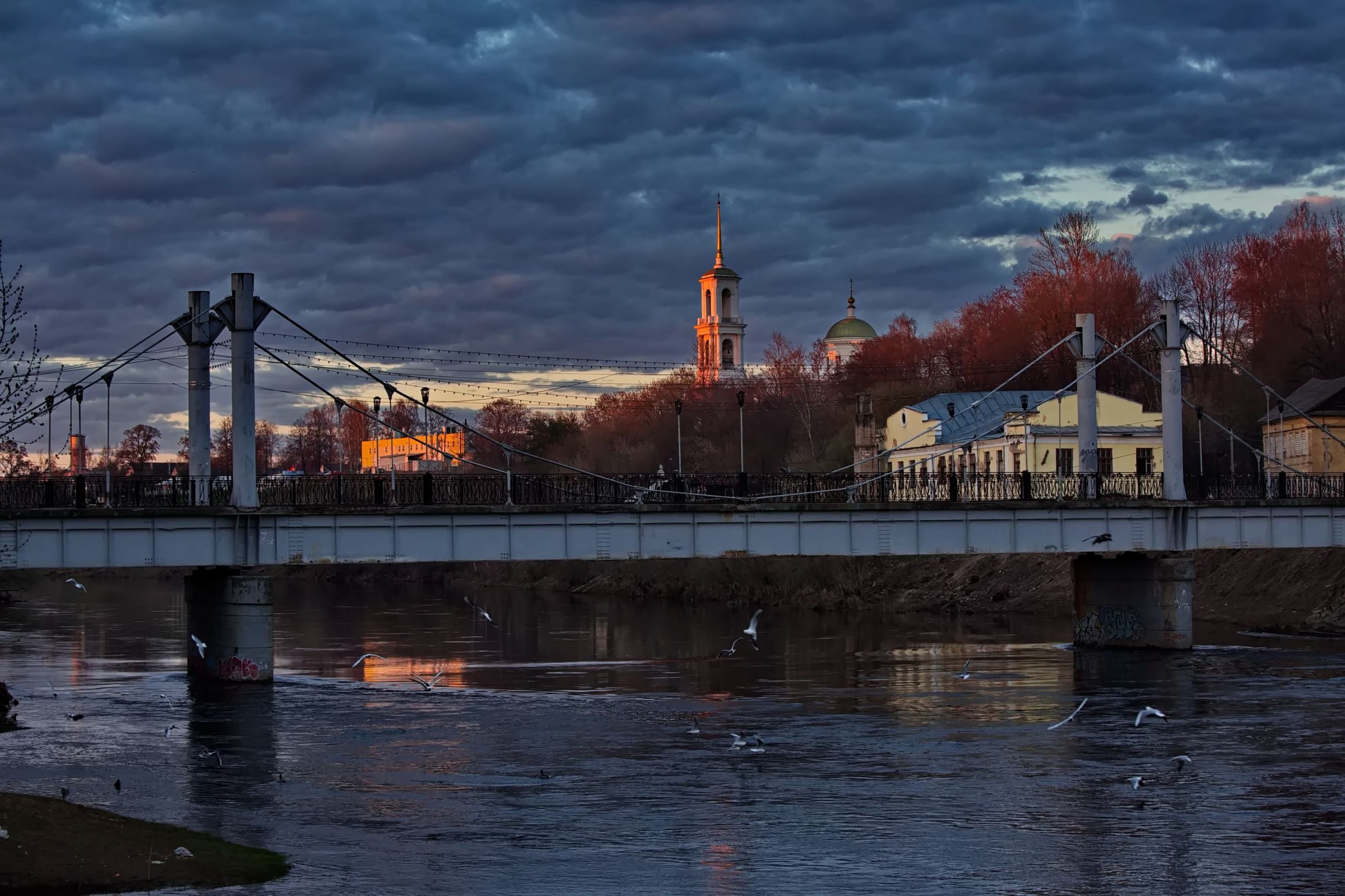 Вечер в провинциальном городке.