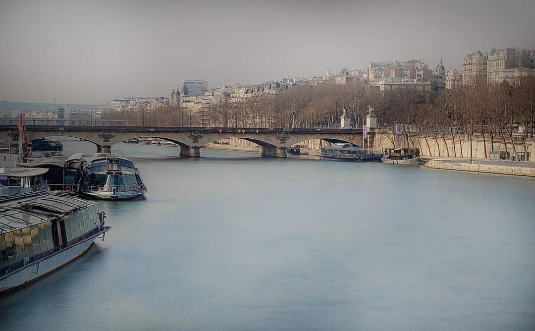 Paris. Pause longue